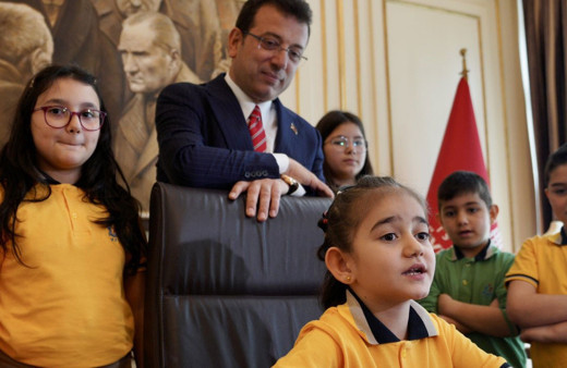 Ekrem İmamoğlu koltuğunu Ecrin’e bıraktı paylaşımına bu notu düştü