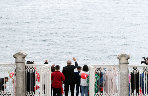 TCG Anadolu, Cumhurbaşkanı Erdoğan'ı selamladı