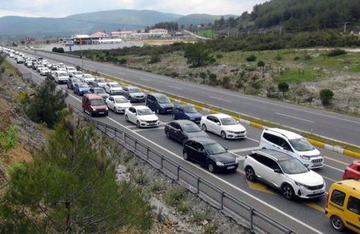 Muğla’da kilometrelerce tatilci kuyruğu oluştu