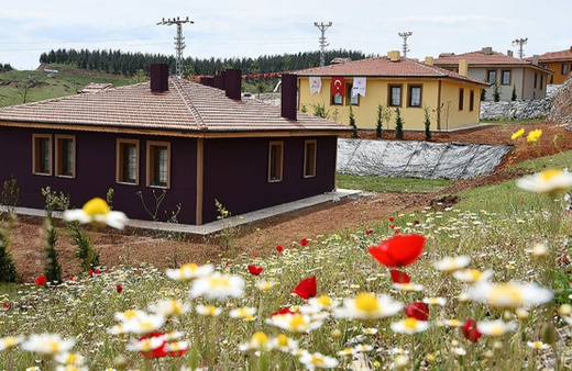 Nurdağı'nda inşa edilen afet konutlarına depremzedeler yerleşmeye başladı