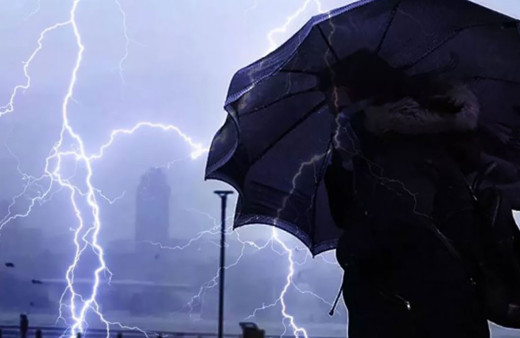 Meteoroloji ve AKOM'dan İstanbul'u 'Oraj' vuracak uyarısı! Uzmanından Çarşamba sonrası için 10 gün uyarısı