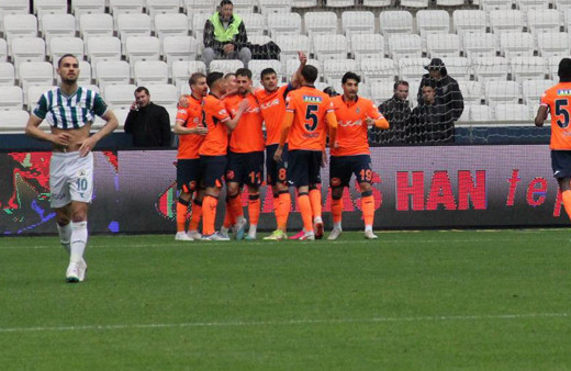 Başakşehir'den deplasmanda Giresunspor'a farklı tarife!