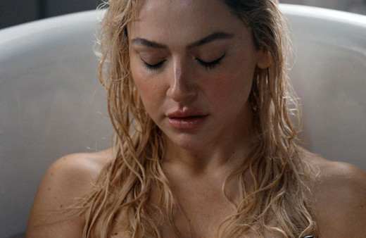 Hadise'nin küvet pozları ve kamera arkası