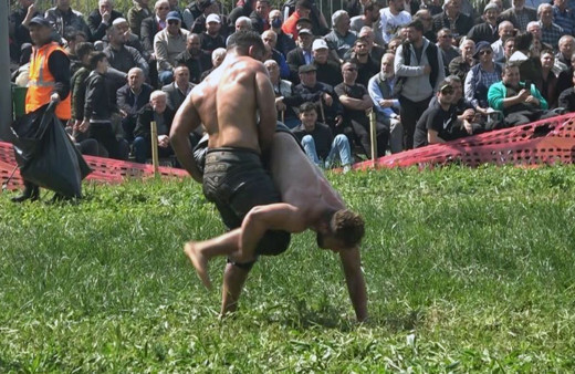 7. Hersek Yağlı Güreşleri’nin başpehlivanı Hüseyin Gümüşalan oldu