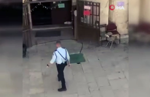 İsrail'den, Babu'r Rahme mescidine baskın! Askerler eşyalara el koydu!