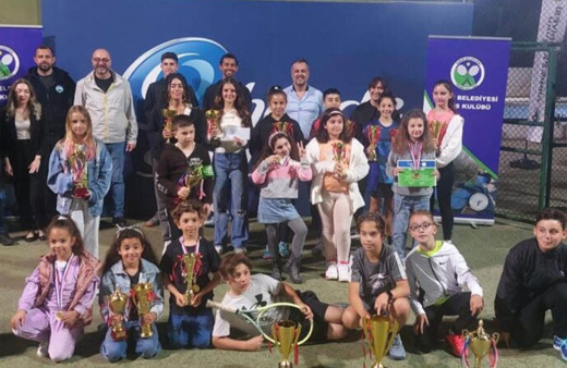 Kuzey Kıbrıs'ta düzenlenen tenis turnuvasında kazananlar belli oldu