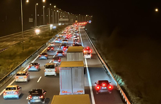 TEM Otoyolu’nda trafik durdu: Araç kuyruğu 25 kilometreyi aştı! Sürücülere ceza yağdı