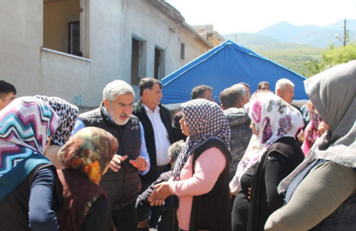 AK Partili Yayman: Afiş, poster, flama asmayacağız