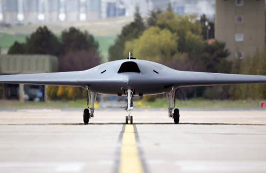 İnsansız savaş uçağı ANKA-3 ilk kez piste çıktı, uçuşa hazırlanıyor
