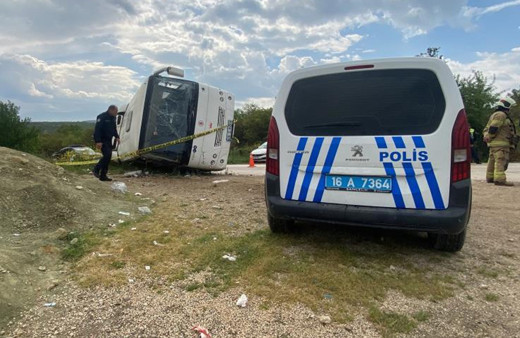 Bursa'da öğrenci servisi ile hafriyat kamyonu çarpıştı! Çok sayıda yaralı var