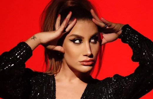 İrem Derici 'mavi tik' için yıllık ödeme yaptı, Elon Musk'a isyan etti! "Nerede mavi tıkım...yiyen"