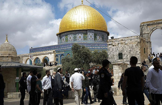 Fanatik Yahudiler yine Mescid-i Aksa'ya baskın düzenledi