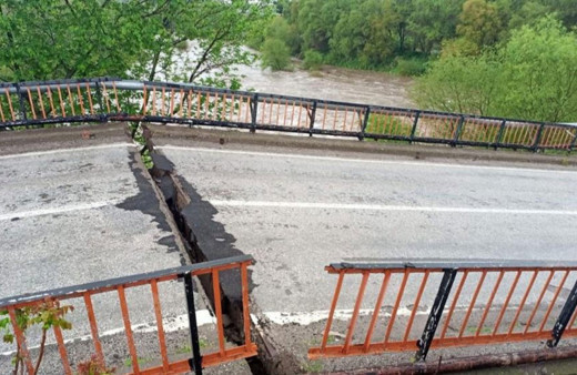 Balıkesir'de sağanak yağışlar nedeniyle köprü kırıldı!