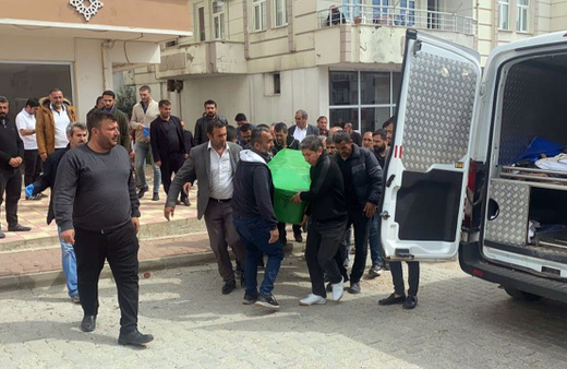 Depremde eşi ve iki çocuğunu kaybeden öğretmen, hayatta kalan kızını öldürüp intihar etti