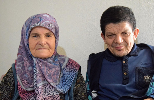 Bilecikli 83 yaşındaki kadın ömrünün 60 yılını engelli oğluna adadı