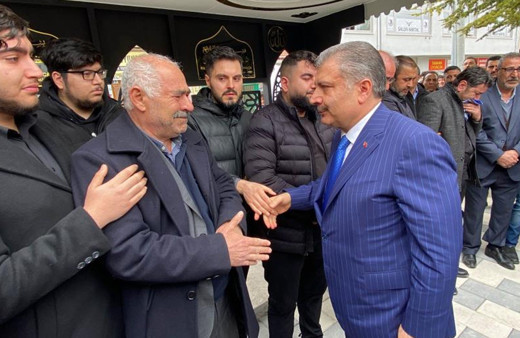 Akrabası Danimarka'da öldü! Bakan Fahrettin Koca, Konya'da cenaze törenine katıldı
