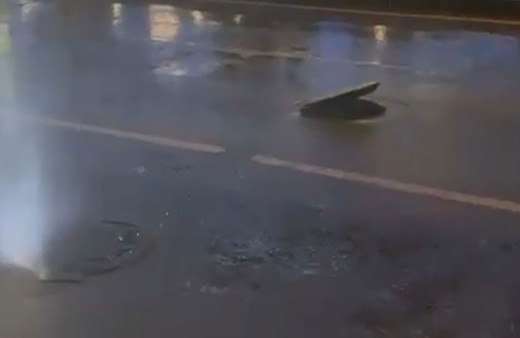 İzmir'de gece sirenler çaldı halk korktu, rögar kapakları hop hop oynadı...