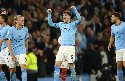 Manchester City Arsenal'i farklı yendi puan farkını ikiye indirdi