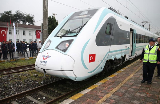 İlk Milli Elektrikli Tren Seti TCDD'ye teslim edildi