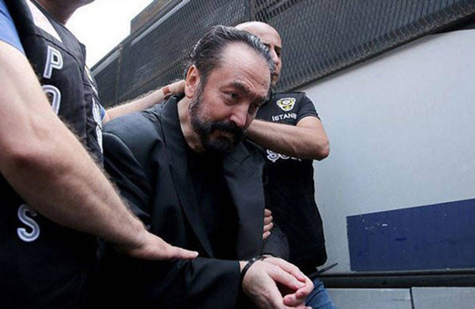 Depremin sebebini Adnan Oktar'a bağlamışlar! İstanbul'da gözaltına alındılar