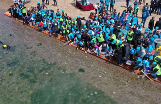 Binlerce yavru balık İzmit Körfezi'ne salındı