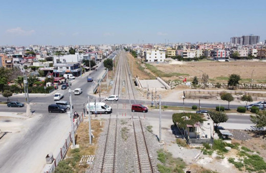 Tarsus'u ikiye bölen tren yolu yer altına iniyor