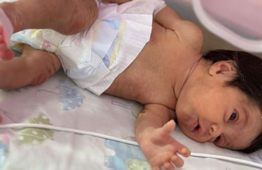 Hataylı Depremzede Asel bebek, Adana’da hayata tutundu