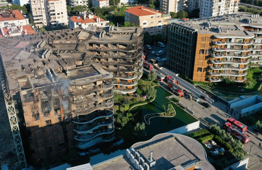 İzmir'de Folkart sitesinde çıkan yangınla ilgili deliller toplanıyor