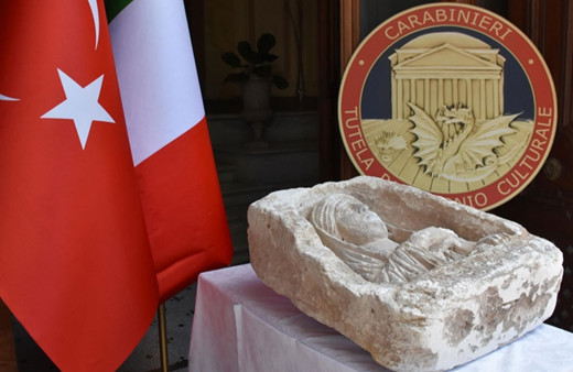 Zeugma'dan kaçırılan mezar steli Türkiye'nin Roma Büyükelçiliğine teslim edildi