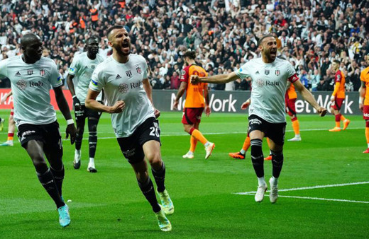 Beşiktaş Galatasaray'ı geriden gelerek devirdi! Aslan zirve yarışında yara aldı...