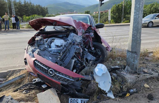 Hatay’da feci kaza! 3 gün önce almıştı: Arabanın motoru metrelerce ilerde bulundu!