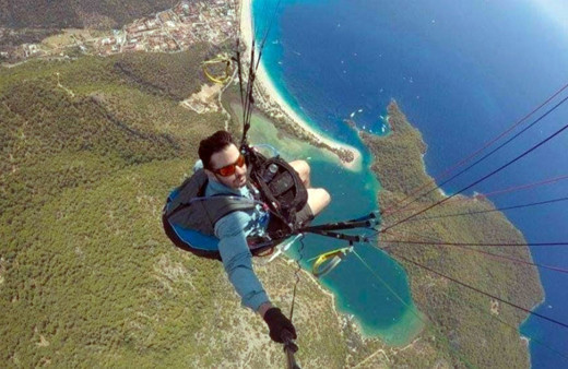 Paraşütler havada çarpıştı! Milli paraşütçü hayatını kaybetti!