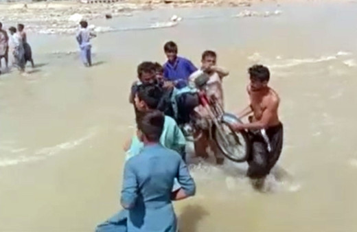 Pakistan'da sel felaketi yaşandı! 5 kişi hayatını kaybetti!