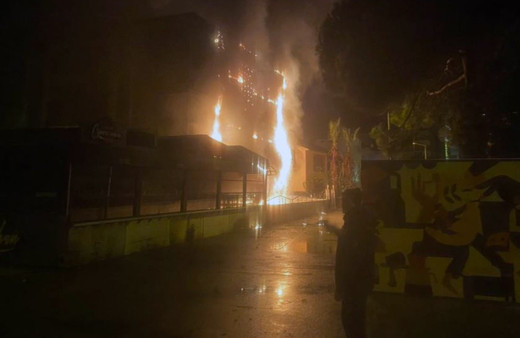 Samsun'da alevli gece! Lokantada çıkan yangın, evlere sıçradı!