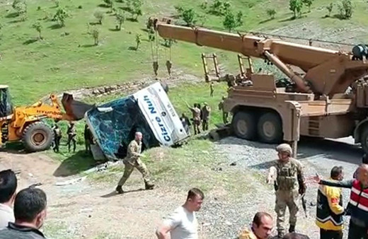 Kahreden haber şehitler var! Şırnak'ta askeri personel taşıyan otobüs devrildi