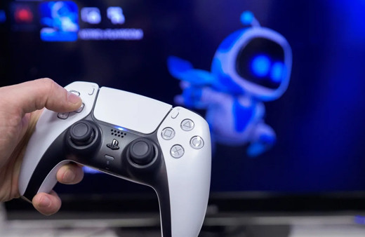 PlayStation 5 kumandası sayesinde iki bebek dünyaya geldi