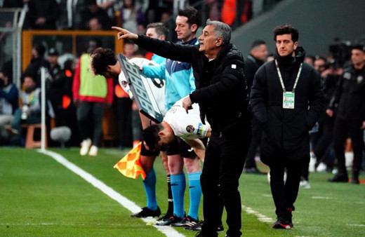 Şenol Güneş'ten derbi sonrası Okan Buruk yorumu: Bazen kendini kaybedebiliyor!