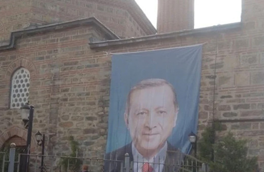 Bursa'da camiye Erdoğan afişi astılar İYİ Parti'den tepki geldi