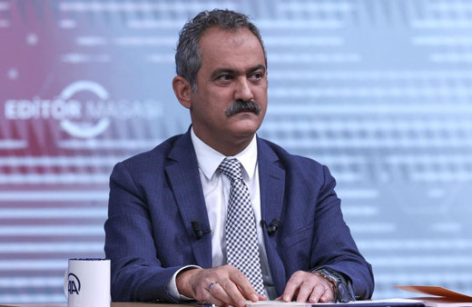 Milli Eğitim Bakanı Mahmut Özer duyurdu 81 ilde geçerli! 12. sınıf öğrencileri için devamsızlık kararı