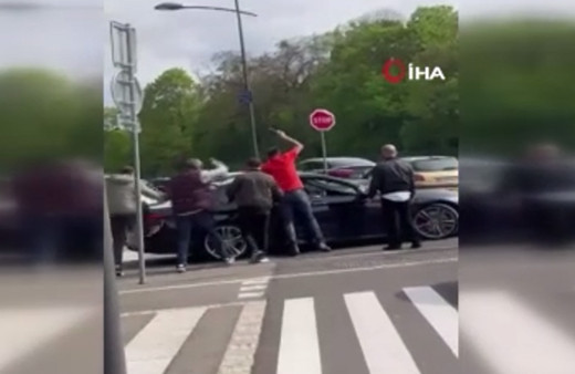 Erdoğan'ın 'Dombra' adlı seçim şarkısını dinleyen Türk seçmenlere Fransa'da çekiçli saldırı!