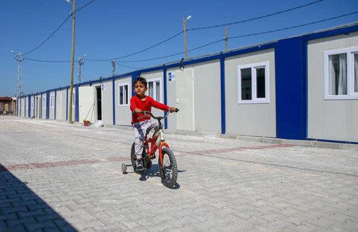 İskenderun'da kurulan 260 konteynerde yaşam başladı