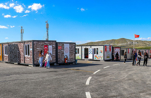 Van Valiliği Malatya'da 18 konteyner okul kurdu