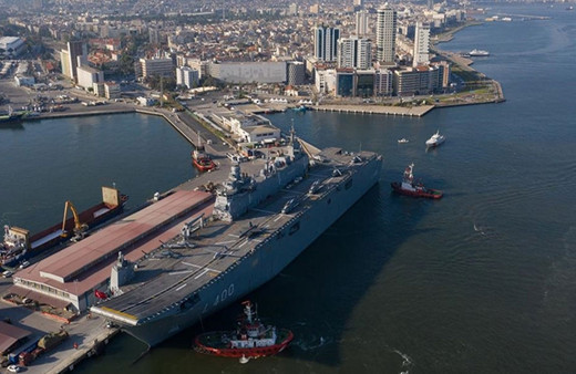 TCG Anadolu İzmir Alsancak Limanı'na geldi