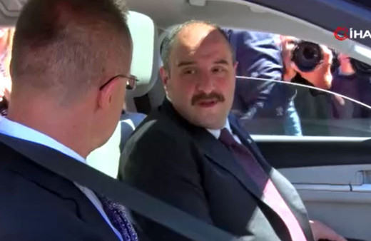 Mustafa Varank, Macaristan Dışişleri ve Dış Ticaret Bakanı ile bir araya geldi