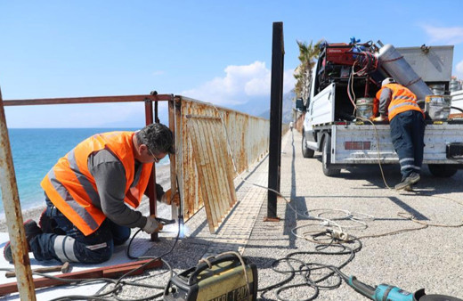 Antalya'da Konyaaltı Sahili yaz sezonuna hazırlanıyor