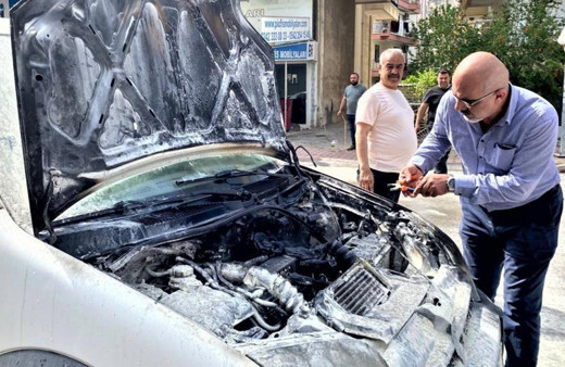 Emanet aldığı otomobil kullanılamaz hale geldi! Çıkan yangın hortum ile söndürüldü