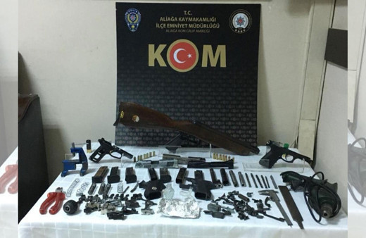 İzmir'de silah imalatçısı ve satıcısı kıskıvrak yakalandı