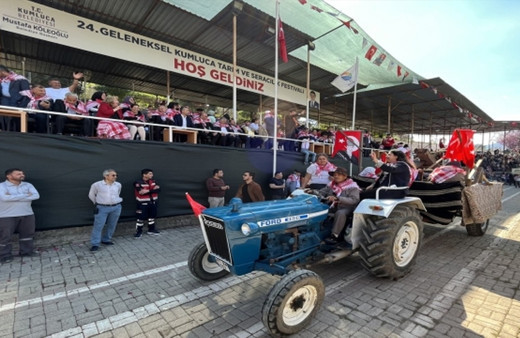 Antalya'daki 24. Tarım ve Seracılık Festivali'nde acı biber yeme yarışması düzenlendi