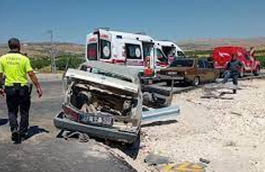 Malatya'da iki otomobilin çarpıştığı kazada 6 kişi yaralandı