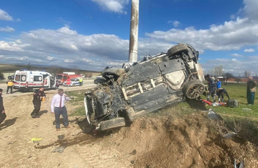Afyonkarahisar'da otomobilin devrildiği kazada 1 kişi öldü, 3 kişi yaralandı